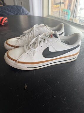 Nike White Youth Low-Top Sneakers with Black Logo